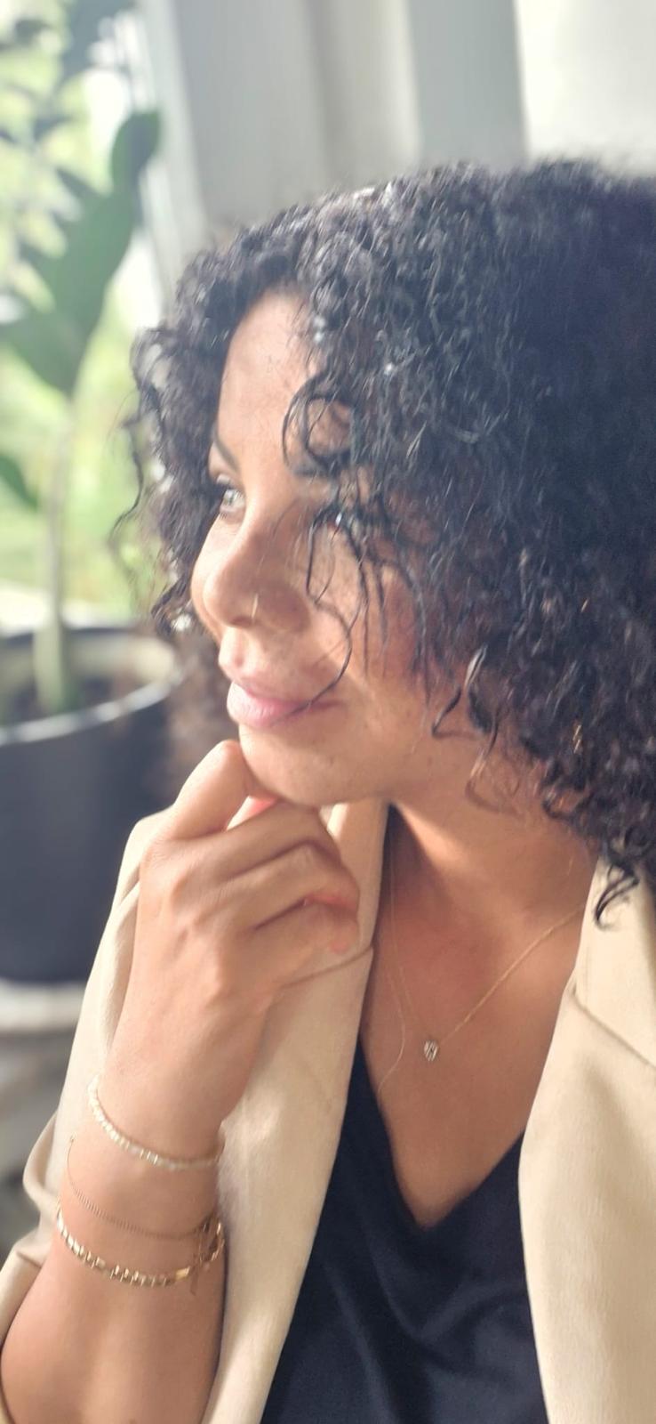 Stefanie — Psychobiografin, Medium und Begleiterin